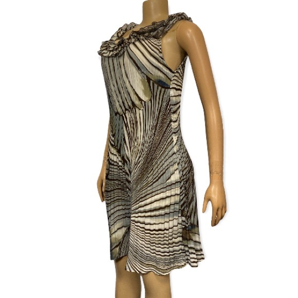 Robbie Bee Dress Pleated,Ruffle neckline sleeveless abstract tan brown size 8 - Picture 5 of 13